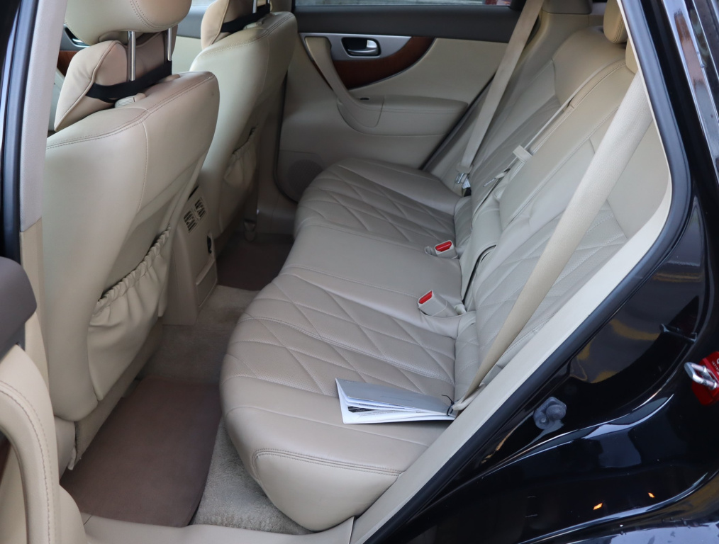 Infiniti QX70