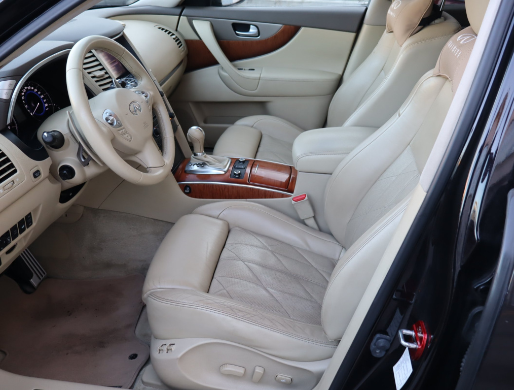 Infiniti QX70