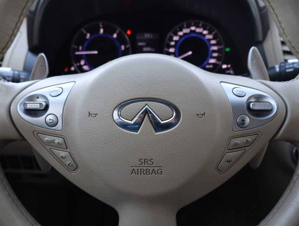 Infiniti QX70