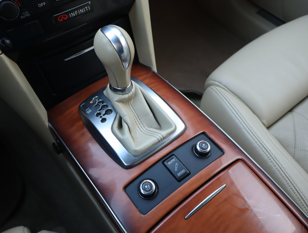 Infiniti QX70