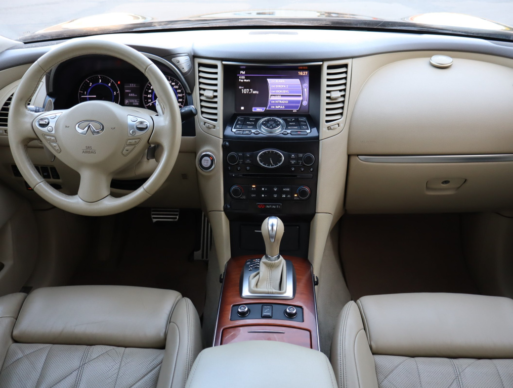 Infiniti QX70