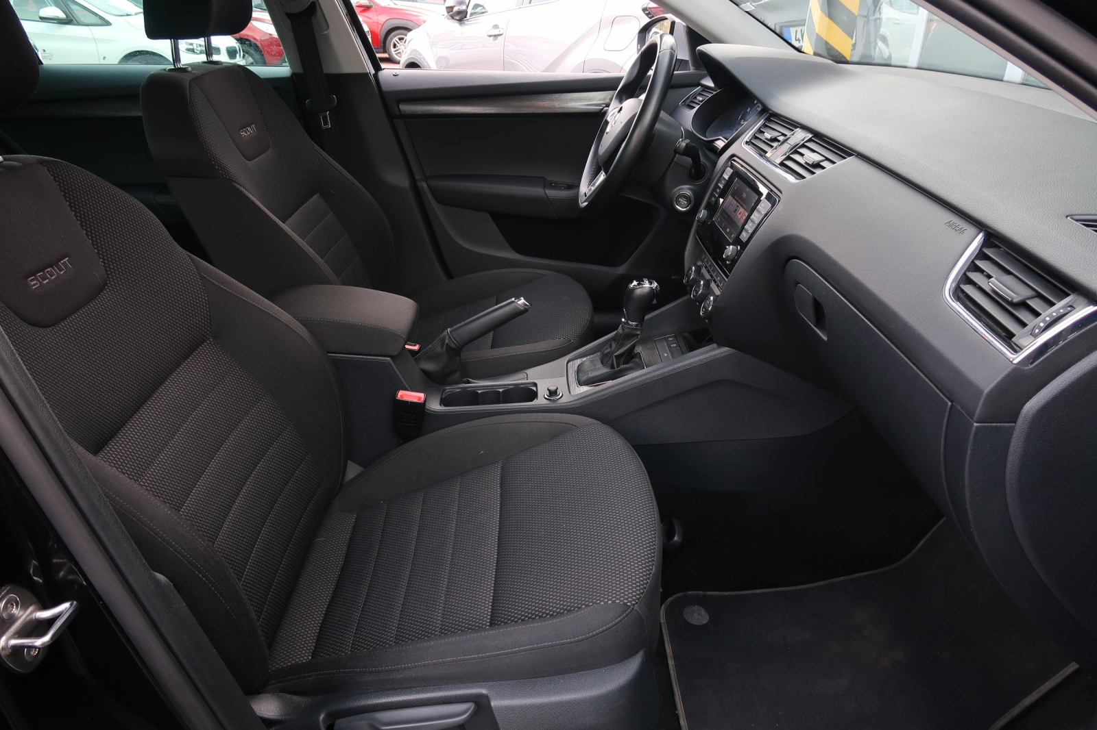 Škoda Octavia Scout - 2015