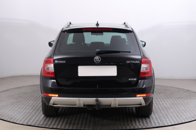 Škoda Octavia Scout - 2015