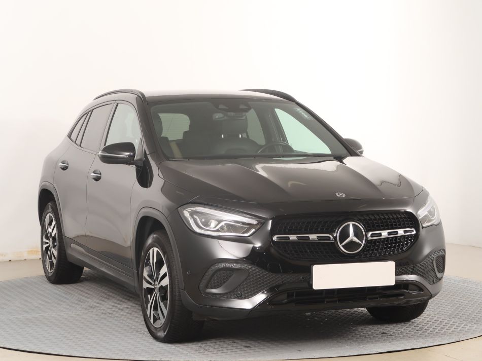 Mercedes-Benz GLA - 2021