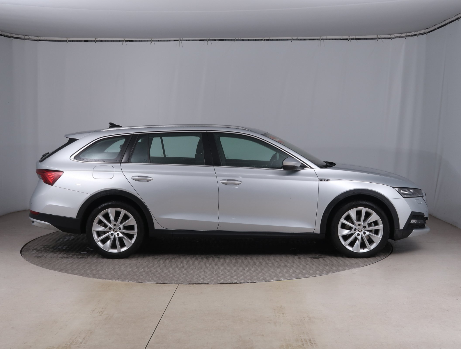 Škoda Octavia Scout - 2023