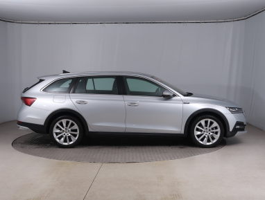 Škoda Octavia Scout - 2023