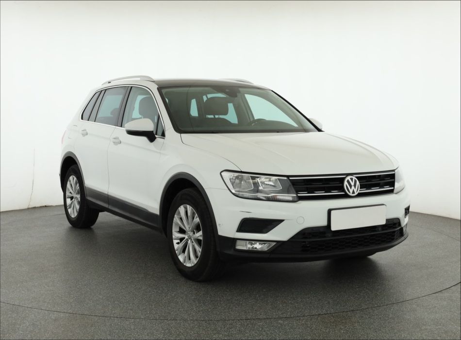 Volkswagen Tiguan - 2016