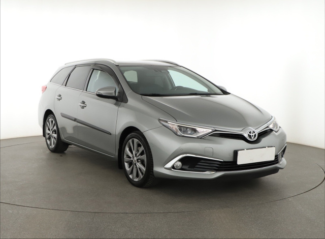 Toyota Auris 2015
