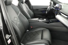 BMW 5 - 2023