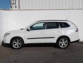 Mitsubishi Outlander - 2013