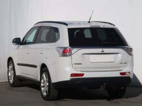 Mitsubishi Outlander - 2013