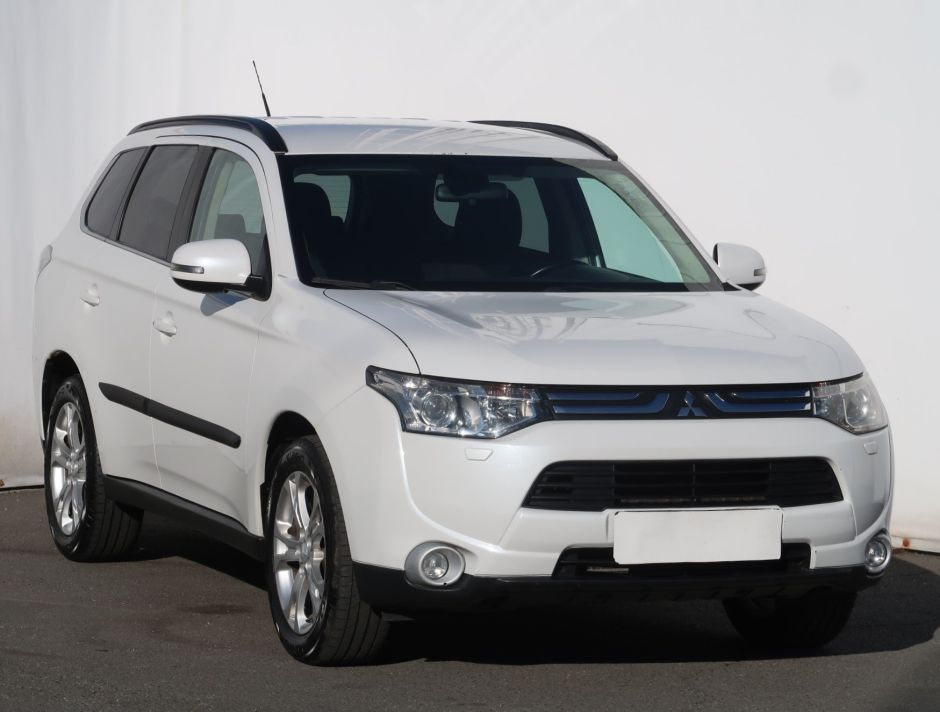 Mitsubishi Outlander - 2013