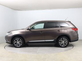 Mitsubishi Outlander - 2016