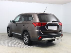 Mitsubishi Outlander - 2016