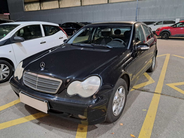 Mercedes-Benz C 2004