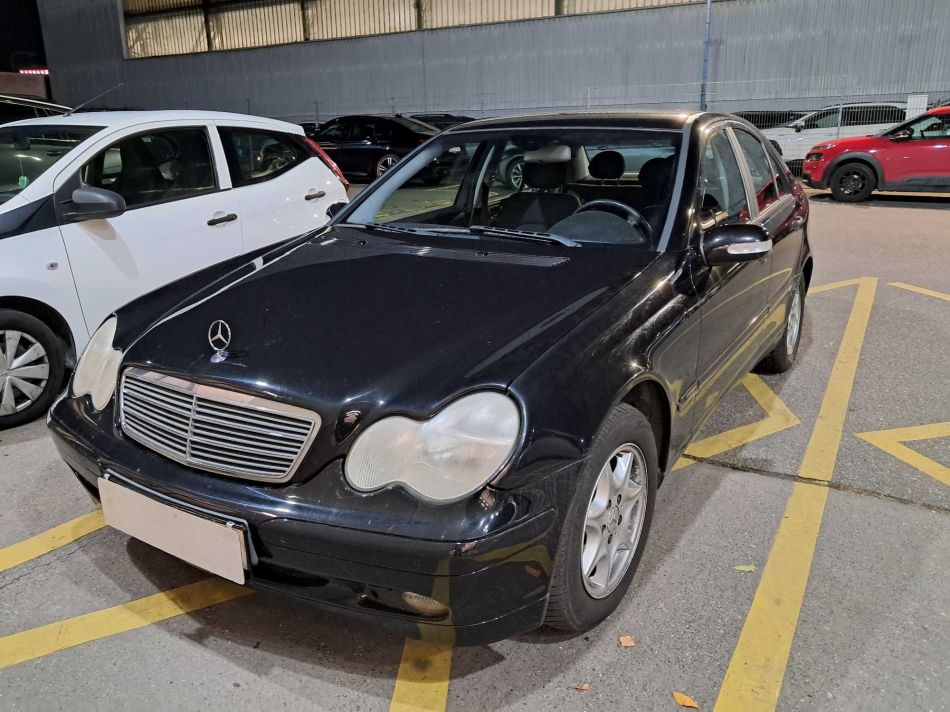 Mercedes-Benz C - 2004