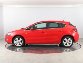 Opel Astra - 2012