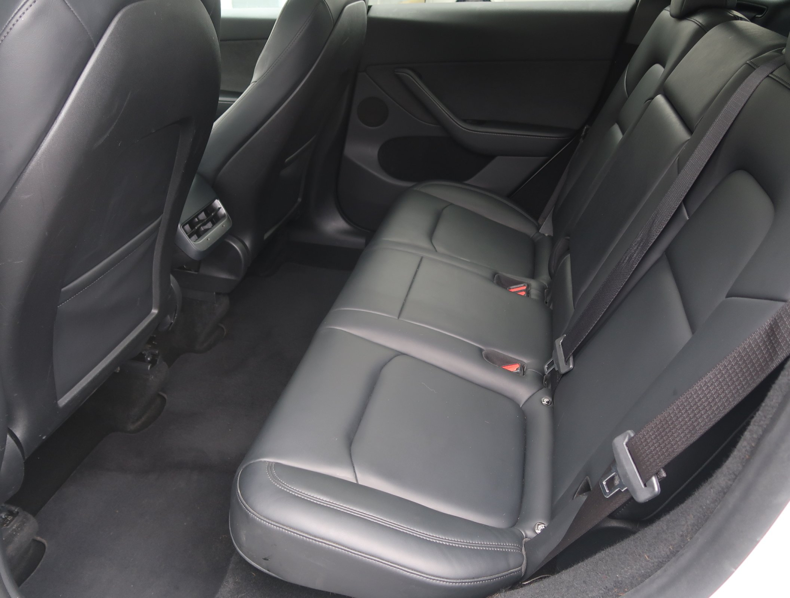 Tesla Model Y - 2023