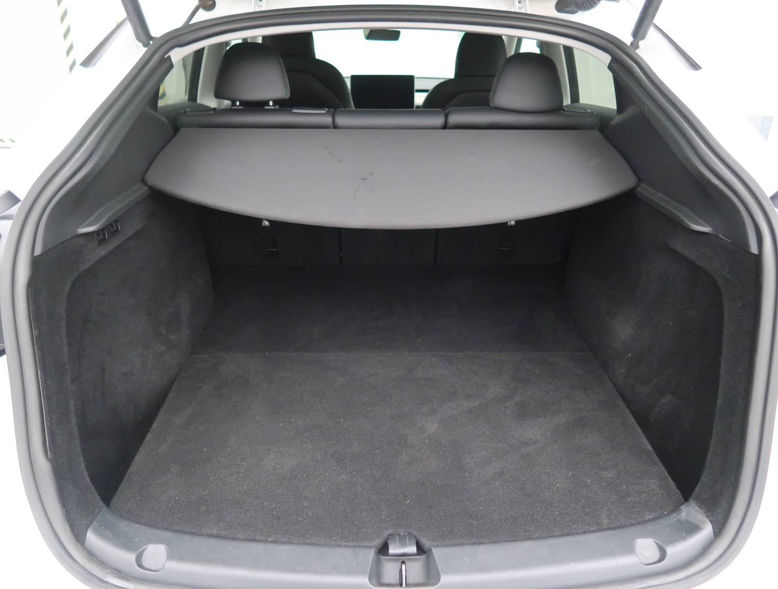 Tesla Model Y - 2023