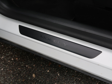 Tesla Model Y - 2023