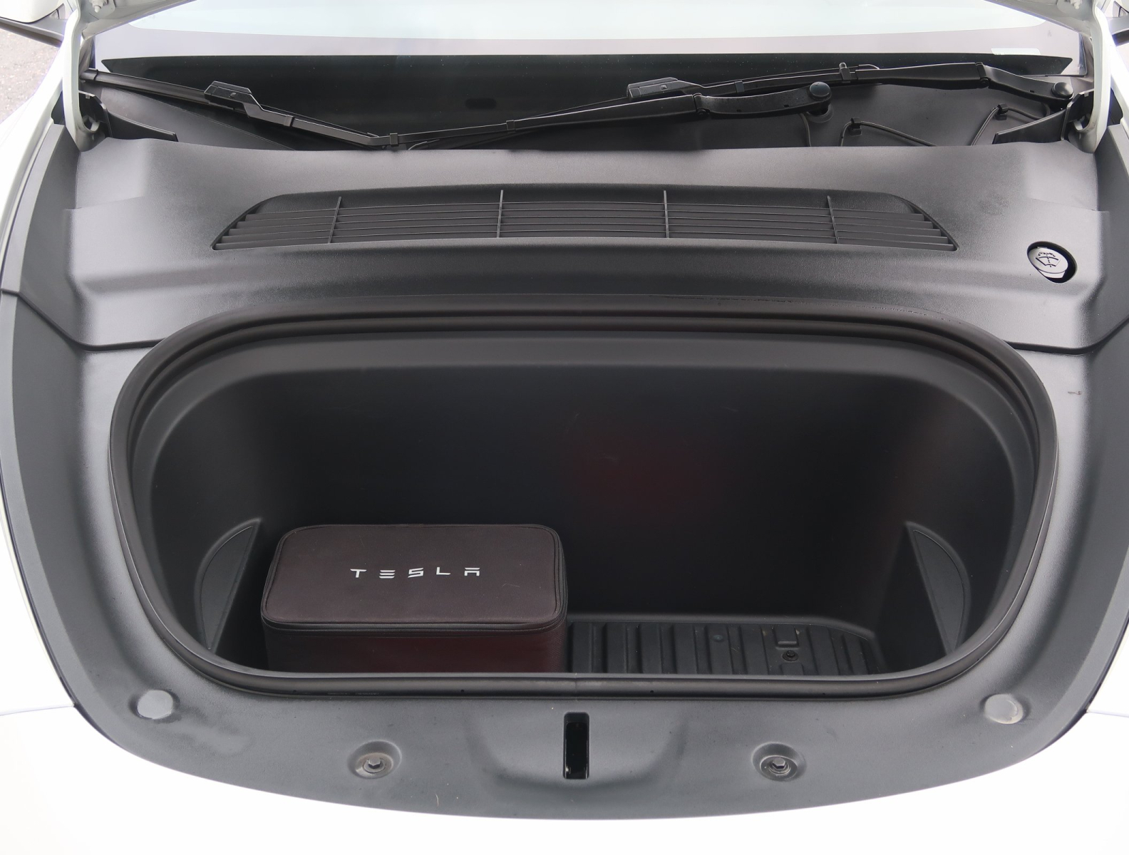 Tesla Model Y - 2023