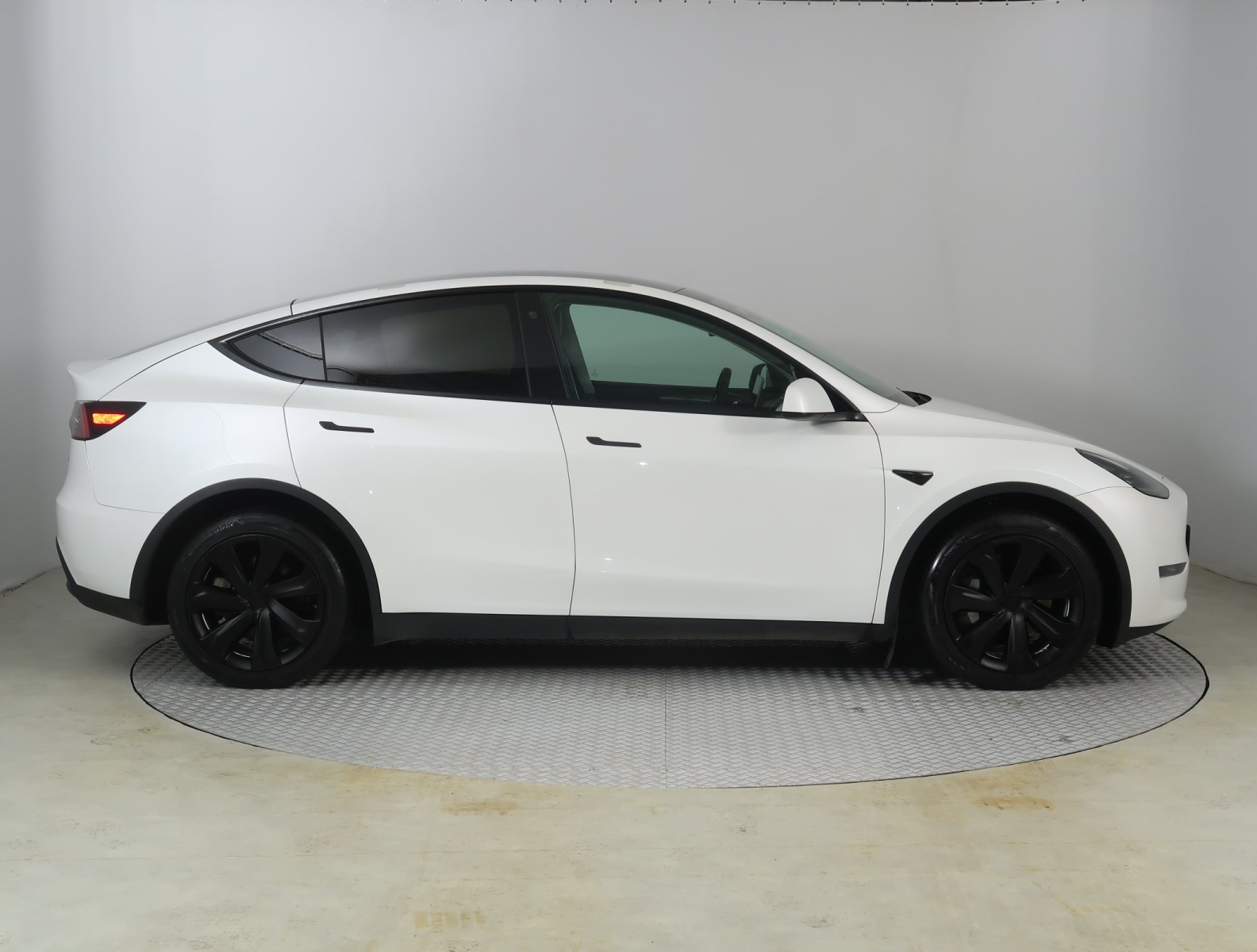 Tesla Model Y - 2023