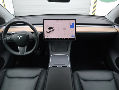 Tesla Model Y - 2023