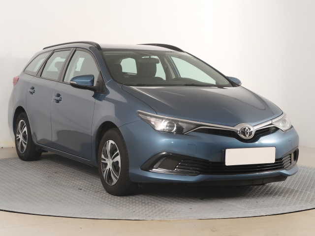 Toyota Auris 2015