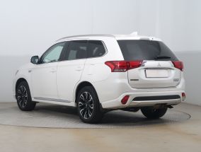 Mitsubishi Outlander - 2016