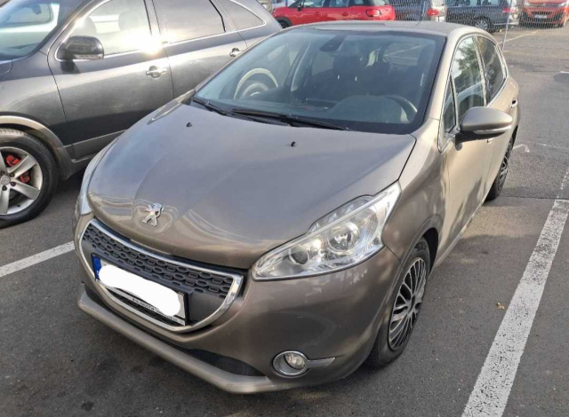 Peugeot 208 2012