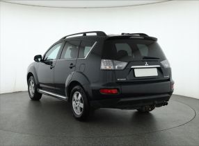 Mitsubishi Outlander - 2011