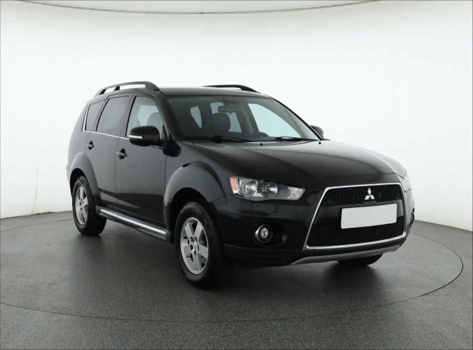 Mitsubishi Outlander - 2011