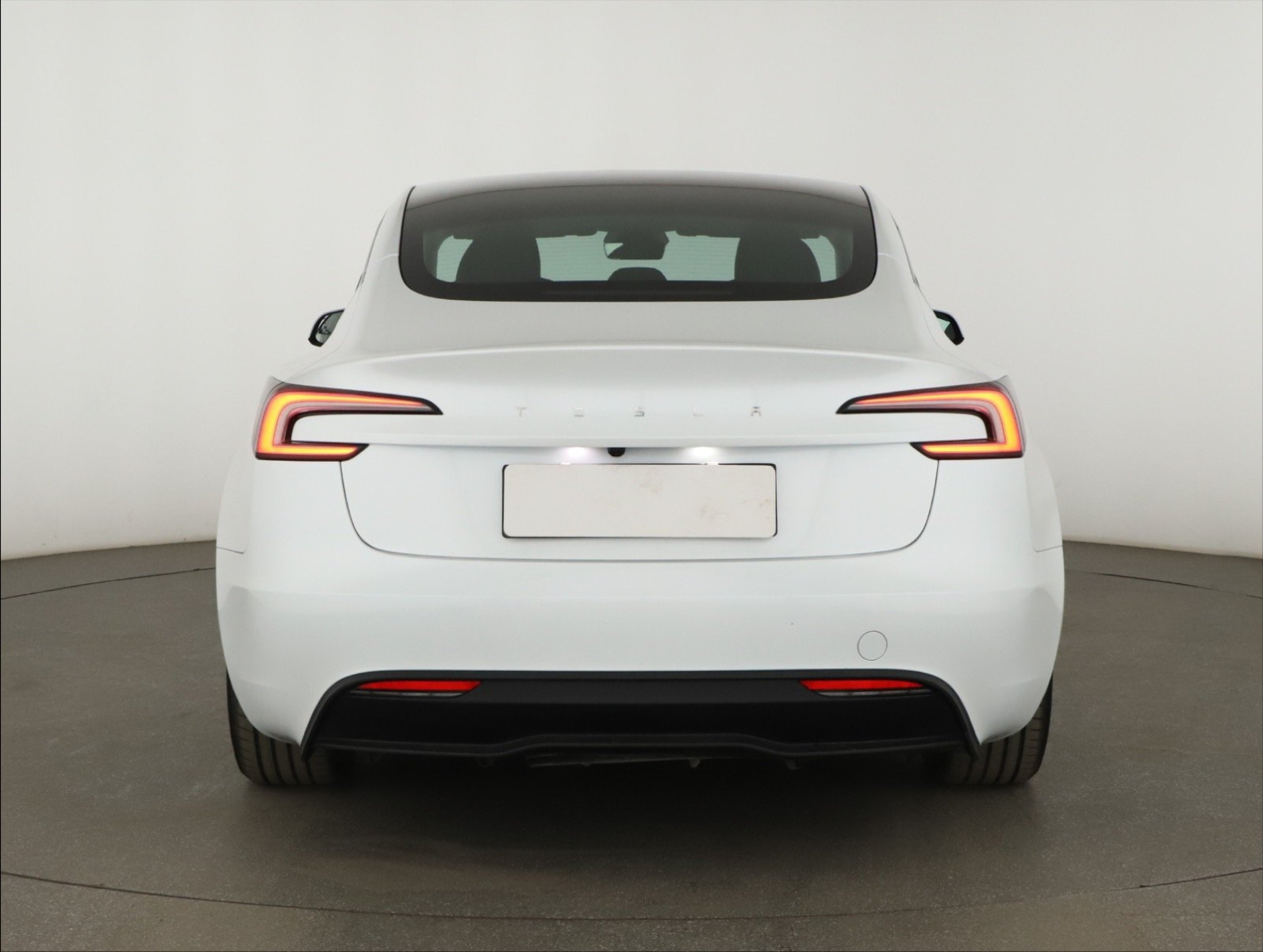 Tesla Model 3 - 2024