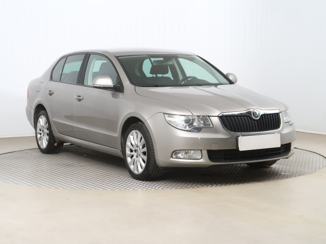 Škoda Superb 2012