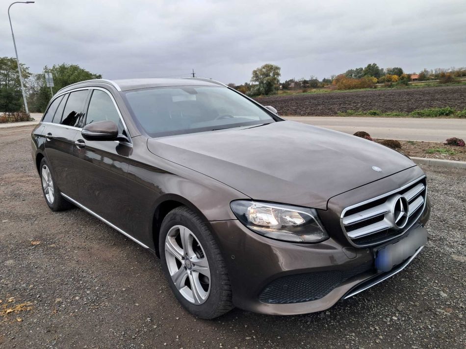 Mercedes-Benz E - 2016