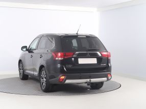 Mitsubishi Outlander - 2015