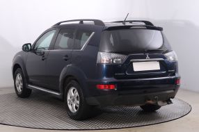 Mitsubishi Outlander - 2010