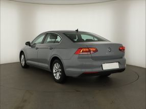 Volkswagen Passat - 2022