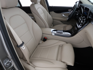 Mercedes-Benz GLC - 2021