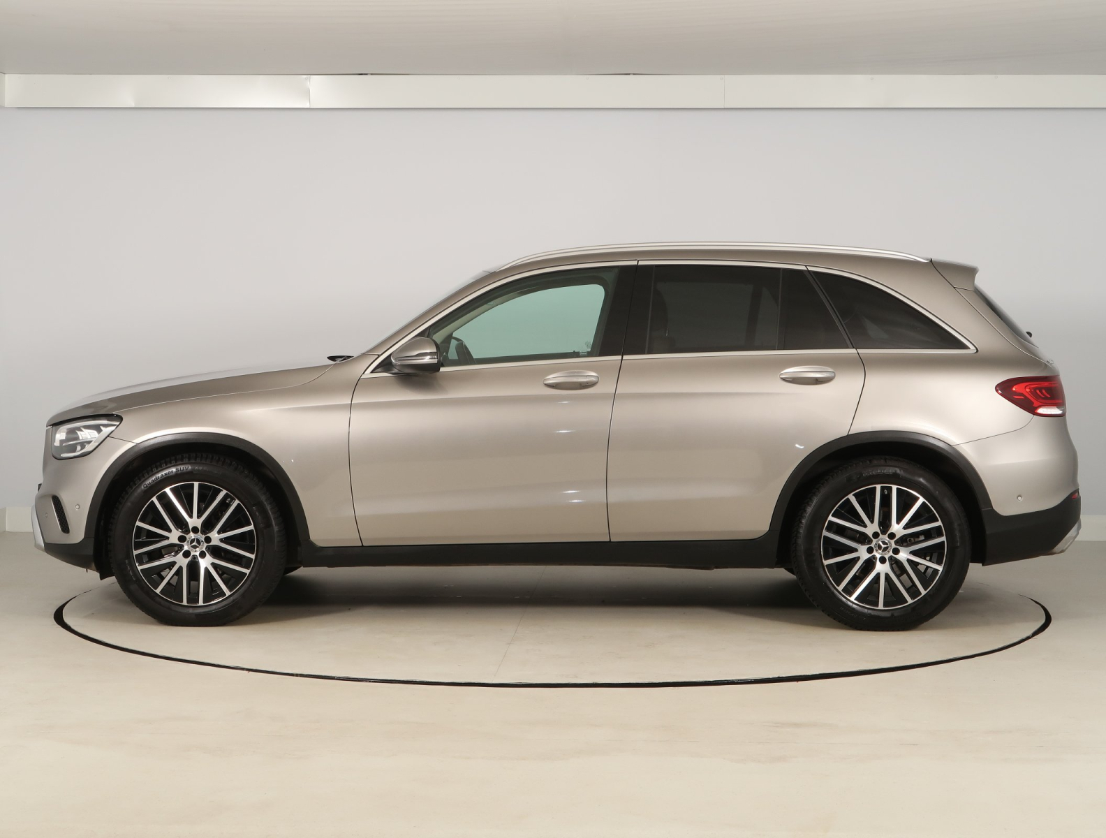 Mercedes-Benz GLC - 2021