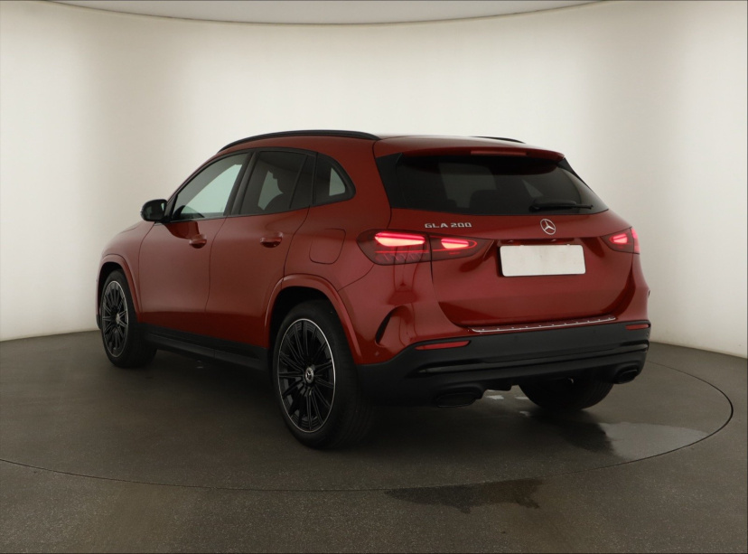 Mercedes-Benz GLA, 2026