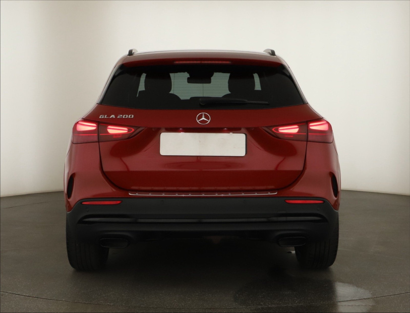 Mercedes-Benz GLA, 2026