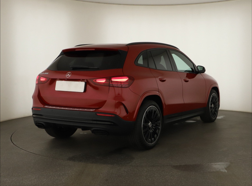 Mercedes-Benz GLA, 2026