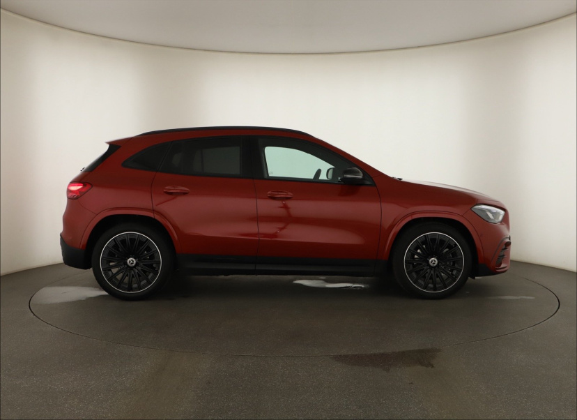 Mercedes-Benz GLA, 2026