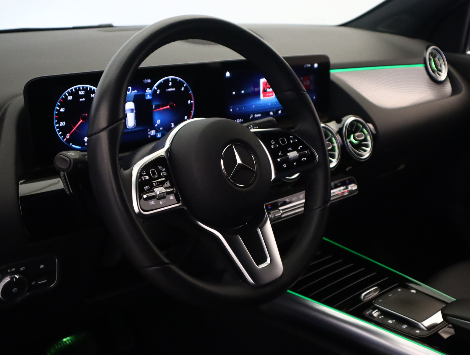 Mercedes-Benz GLA - 2023