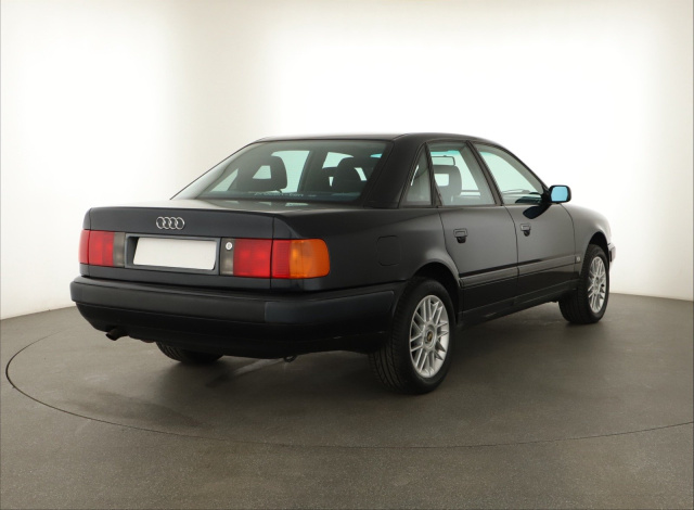 Audi 100