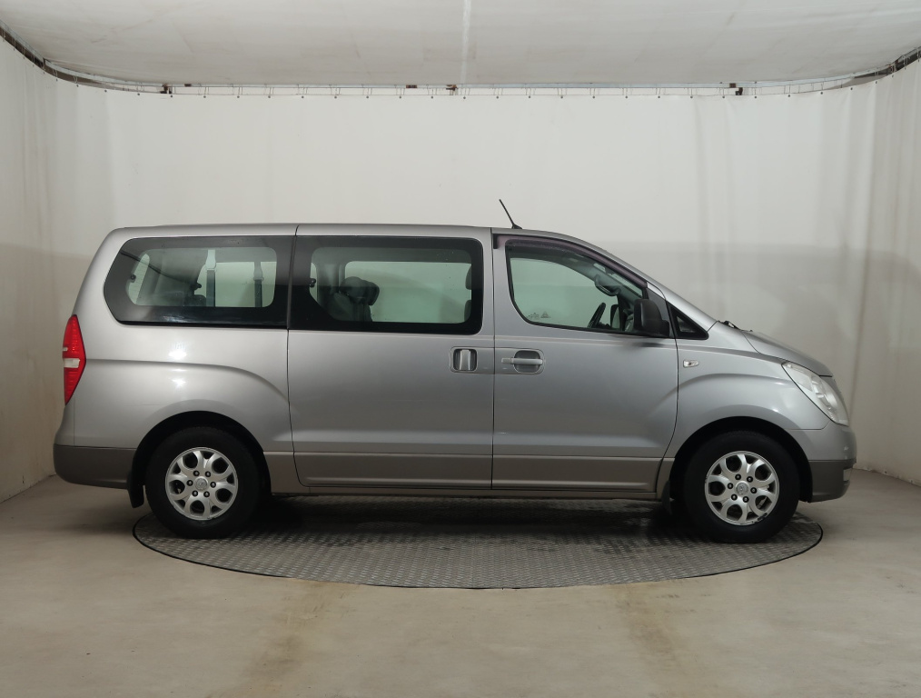 Hyundai H-1 Tour