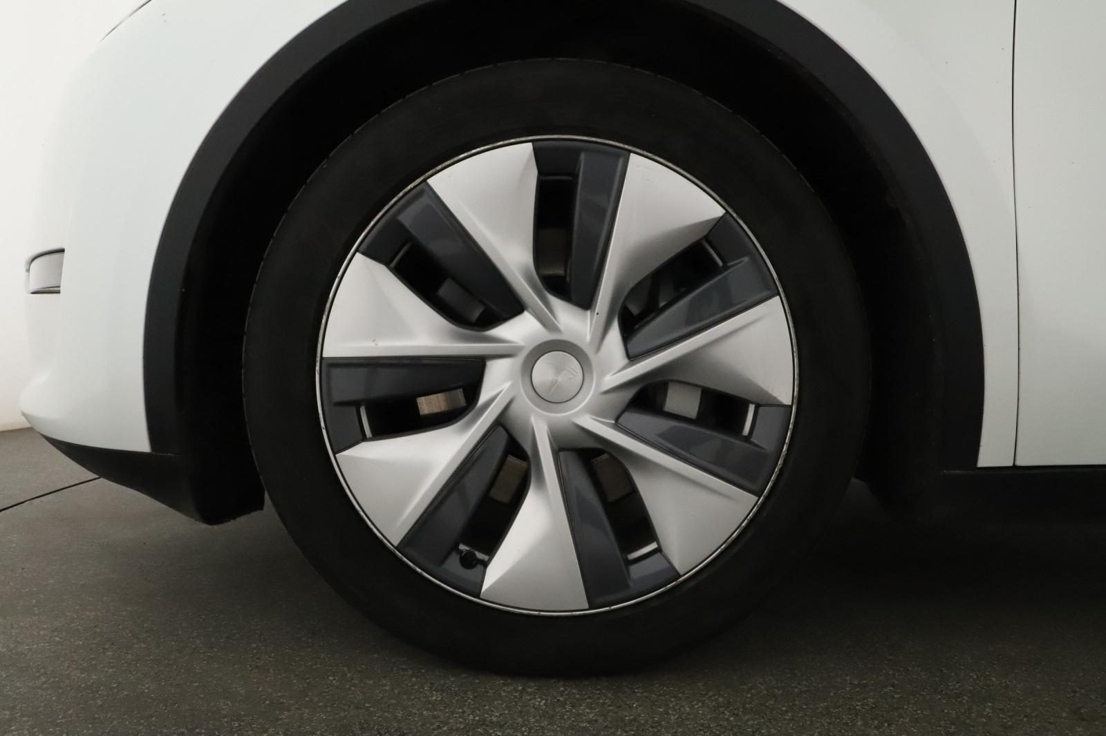 Tesla Model Y - 2023