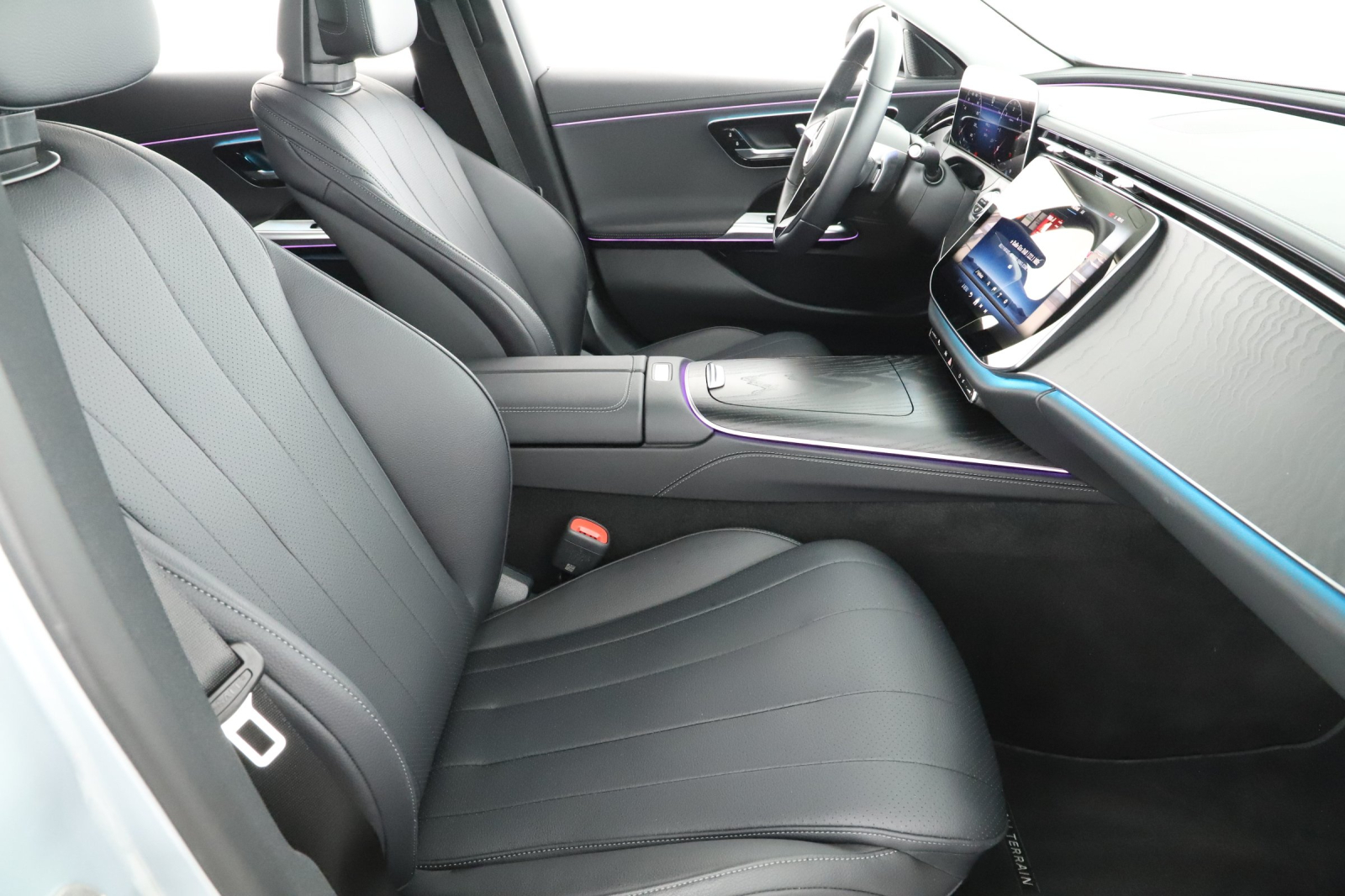 Mercedes-Benz E - 2024