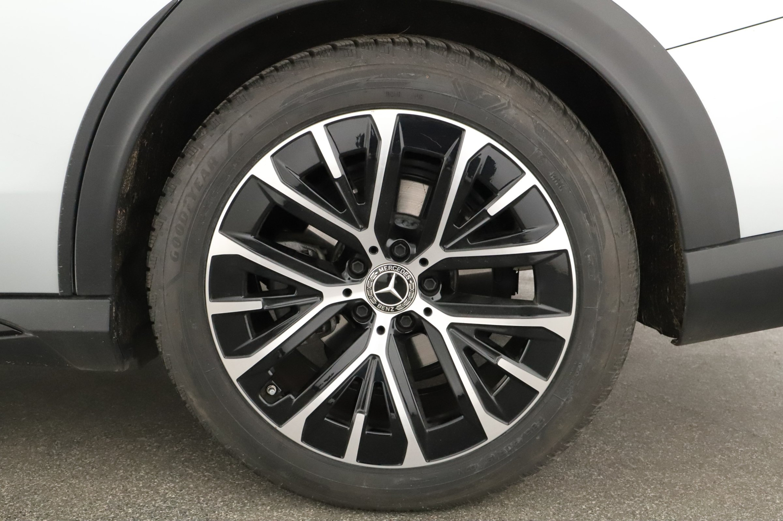 Mercedes-Benz E - 2024